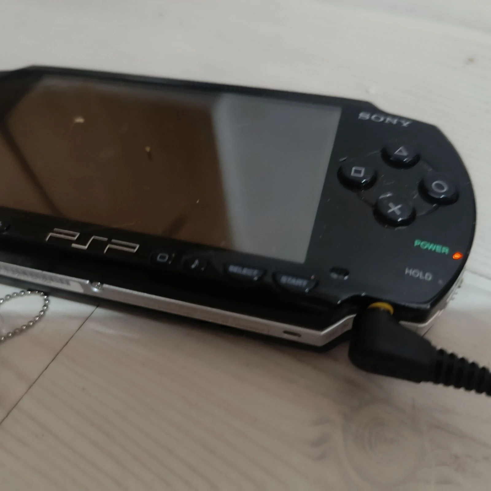Pack Sony PSP + étui rigide + chargeur d'origine + carte 2 Go + 5 jeux – photo 16